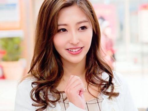 【素人ナンパ】上品で可憐なセレブ若妻の美女をナンパしてハメ撮りセックスの撮影に成功！のトップ画像
