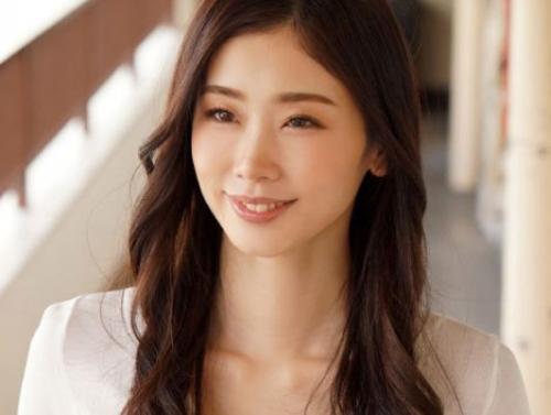 【小松杏】理想を描いたような美しく清楚な美人若妻との肉体関係に嵌る大学生！のアイキャッチ画像
